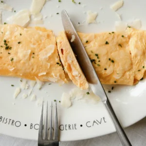 Французский омлет с пармезаном и камамбером
